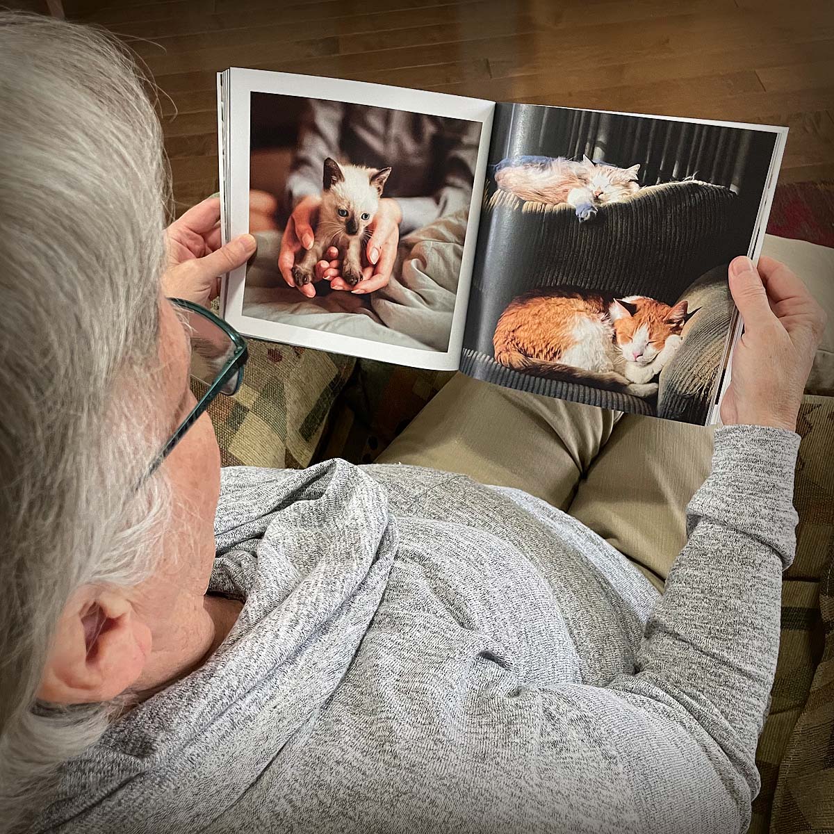 //momandsonprints.com/wp-content/uploads/2022/02/photo-book-gifts-dementia-alzheimers-seniors-2.jpg
