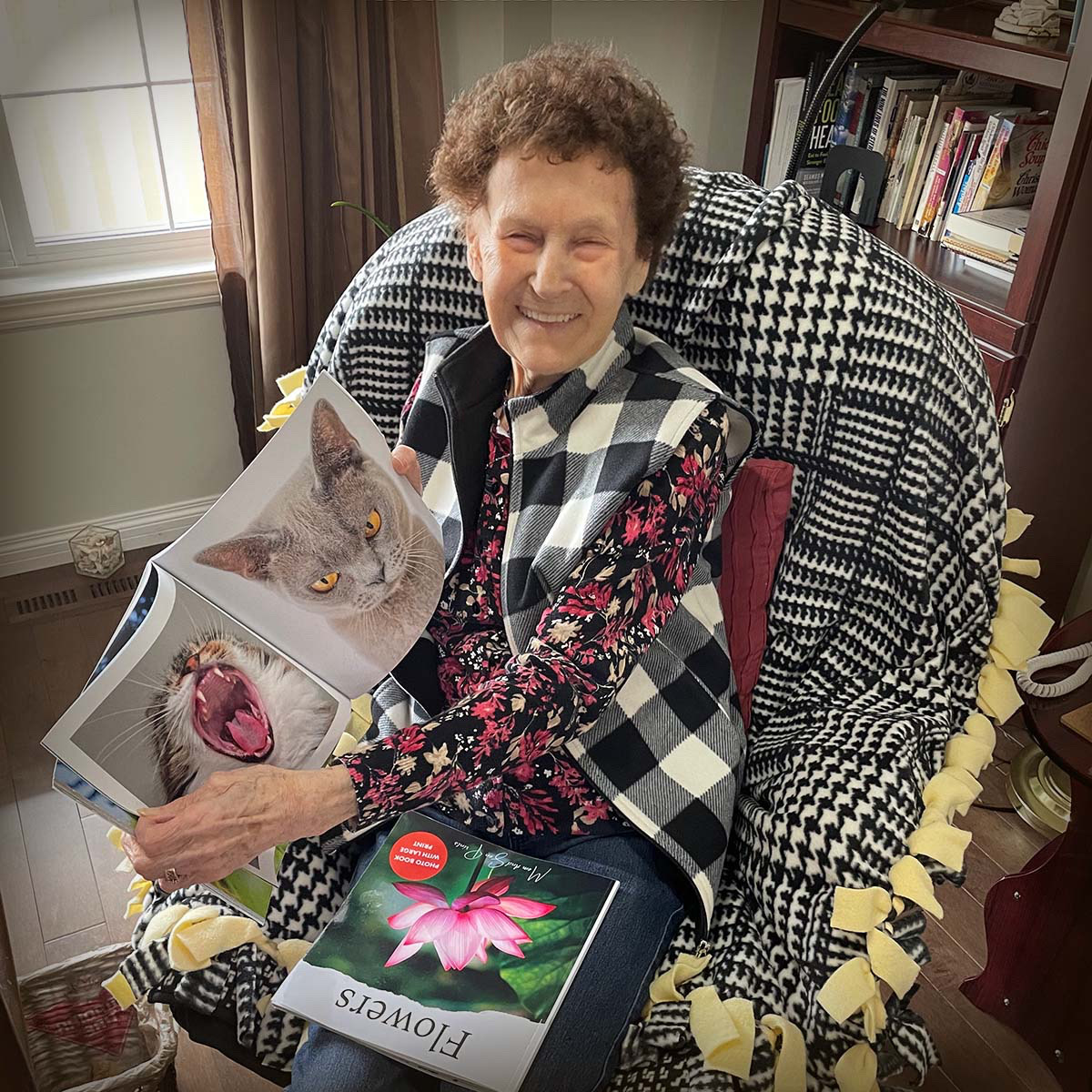 //momandsonprints.com/wp-content/uploads/2022/02/photo-book-gifts-dementia-alzheimers-seniors.jpg